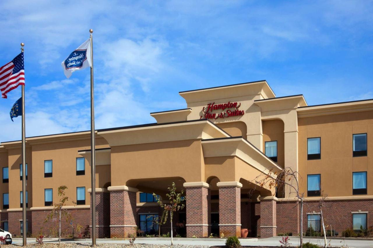 Hampton Inn & Suites Middlebury Exterior photo