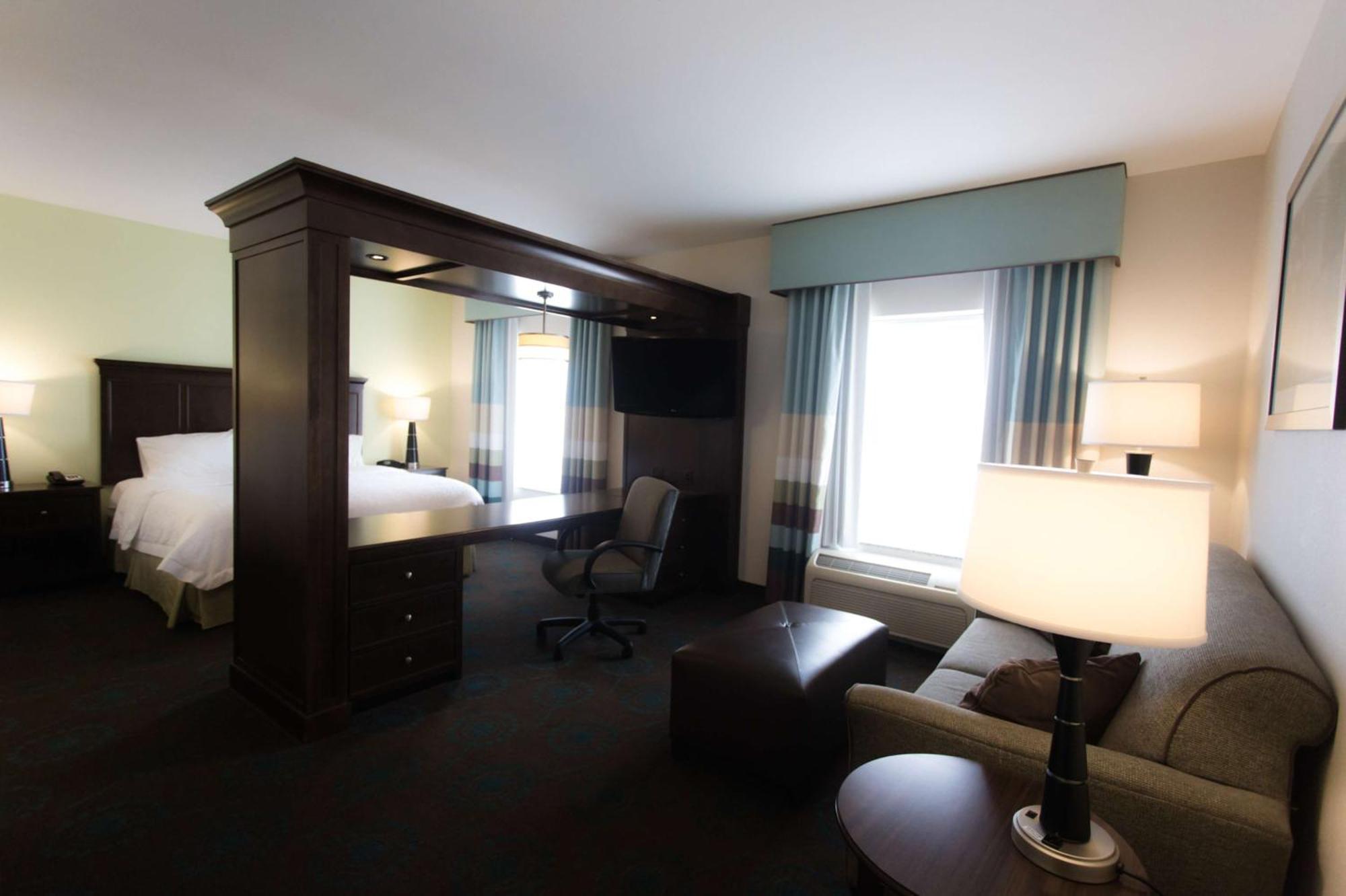 Hampton Inn & Suites Middlebury Exterior photo